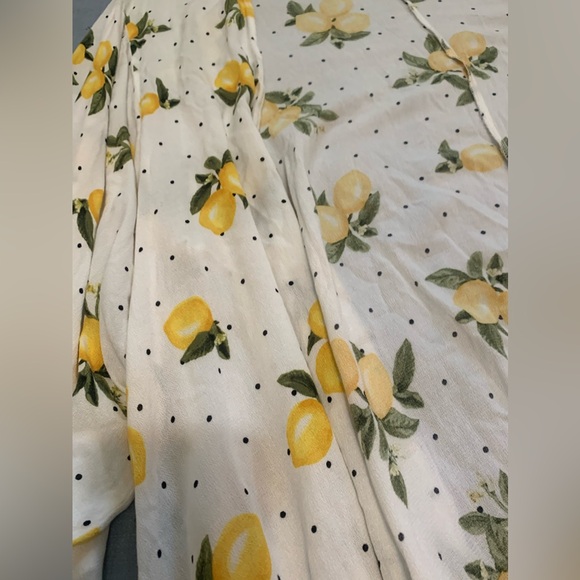 Torrid Plus Size Lemon Print Shirttail Kimono or Overpiece-Size 3/4X - Picture 6 of 11